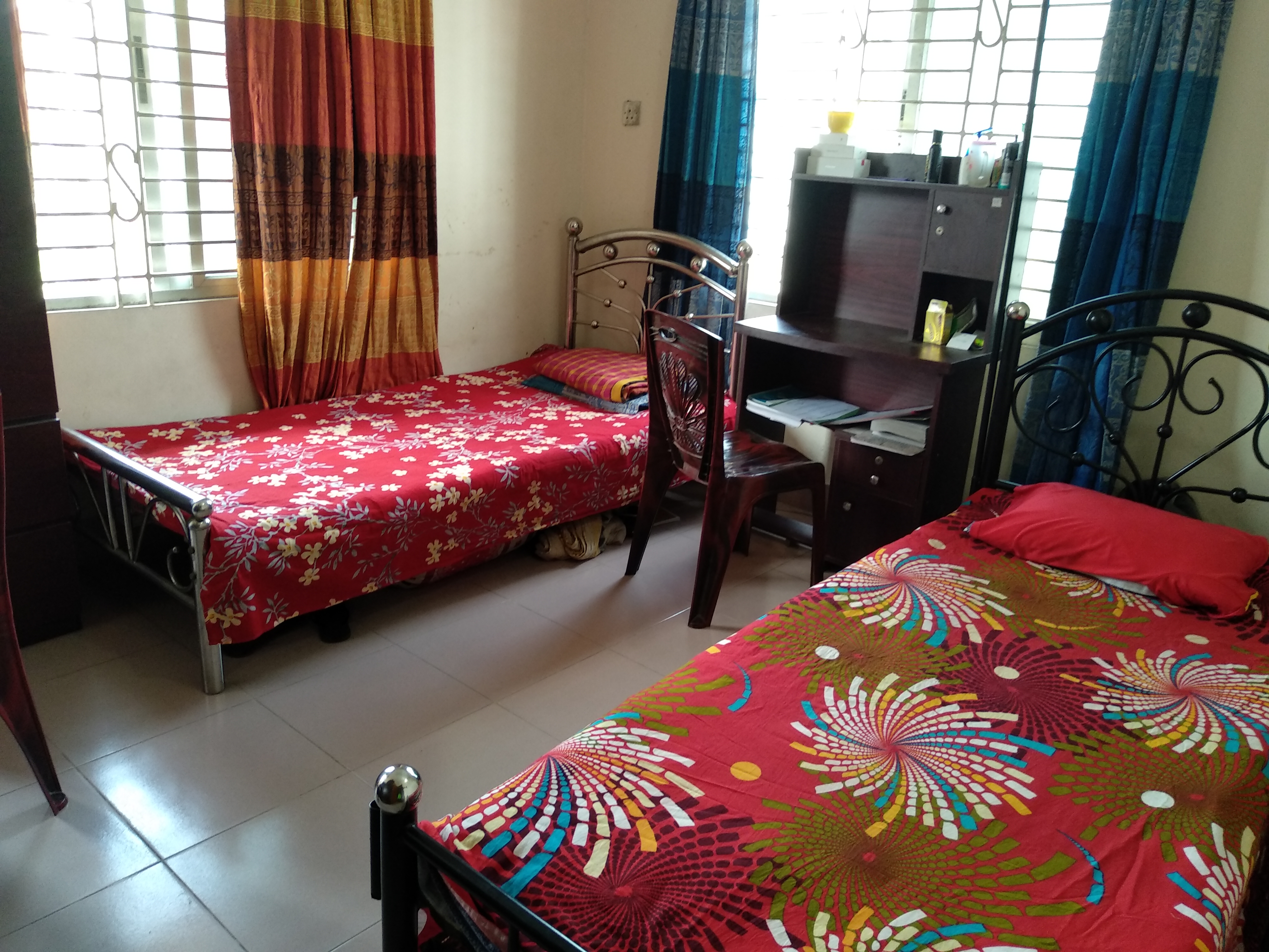 Room Seat Rent With FOOD WIFI Furnished TV Fridge